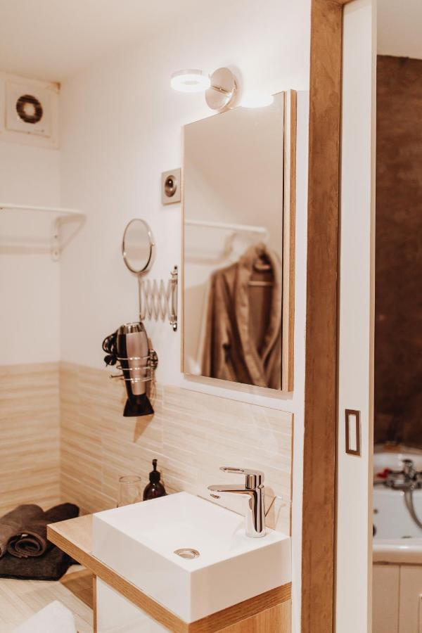 Chalet Tropical Avec Bain A Bulles - In The Woods Gesves 외부 사진