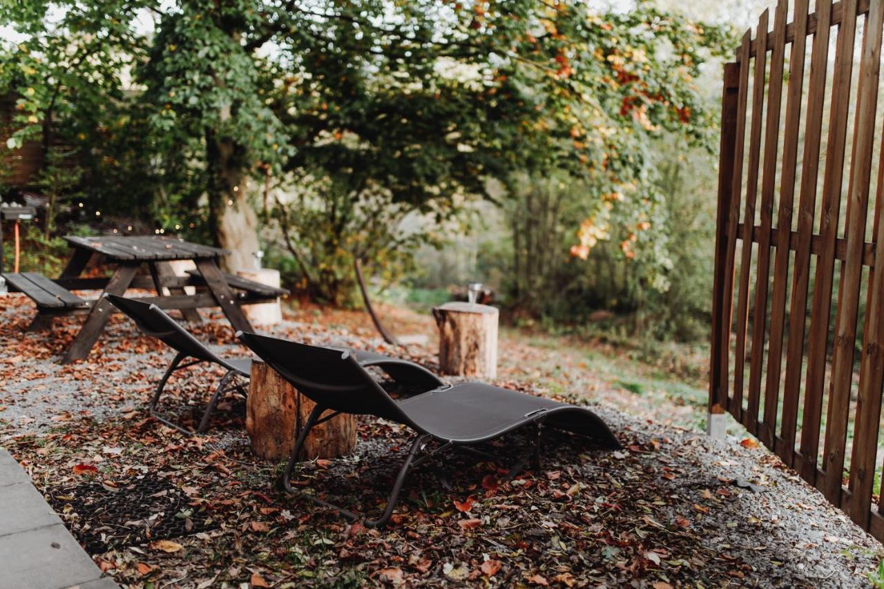 Chalet Tropical Avec Bain A Bulles - In The Woods Gesves 외부 사진
