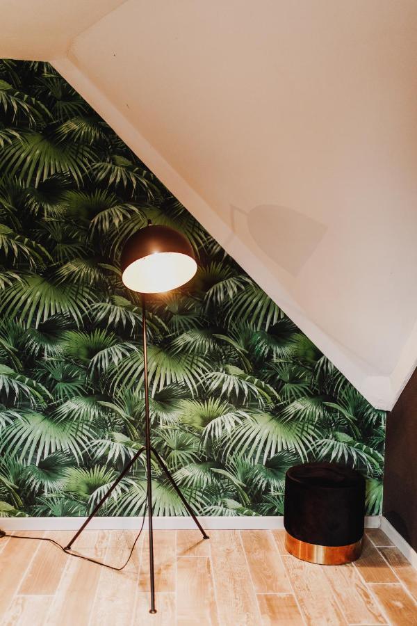 Chalet Tropical Avec Bain A Bulles - In The Woods Gesves 외부 사진