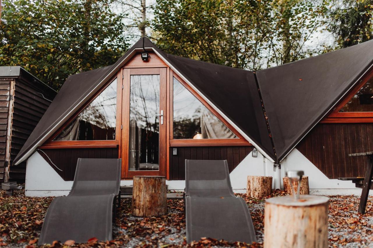 Chalet Tropical Avec Bain A Bulles - In The Woods Gesves 외부 사진