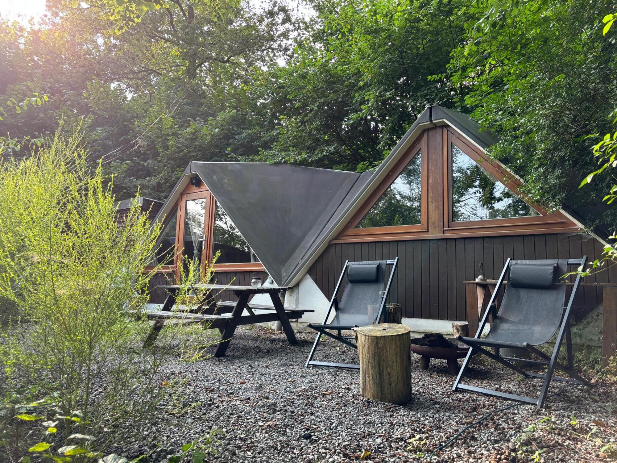Chalet Tropical Avec Bain A Bulles - In The Woods Gesves 외부 사진